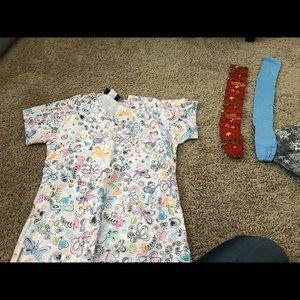 Scrub tops size small in great condition. Size s.